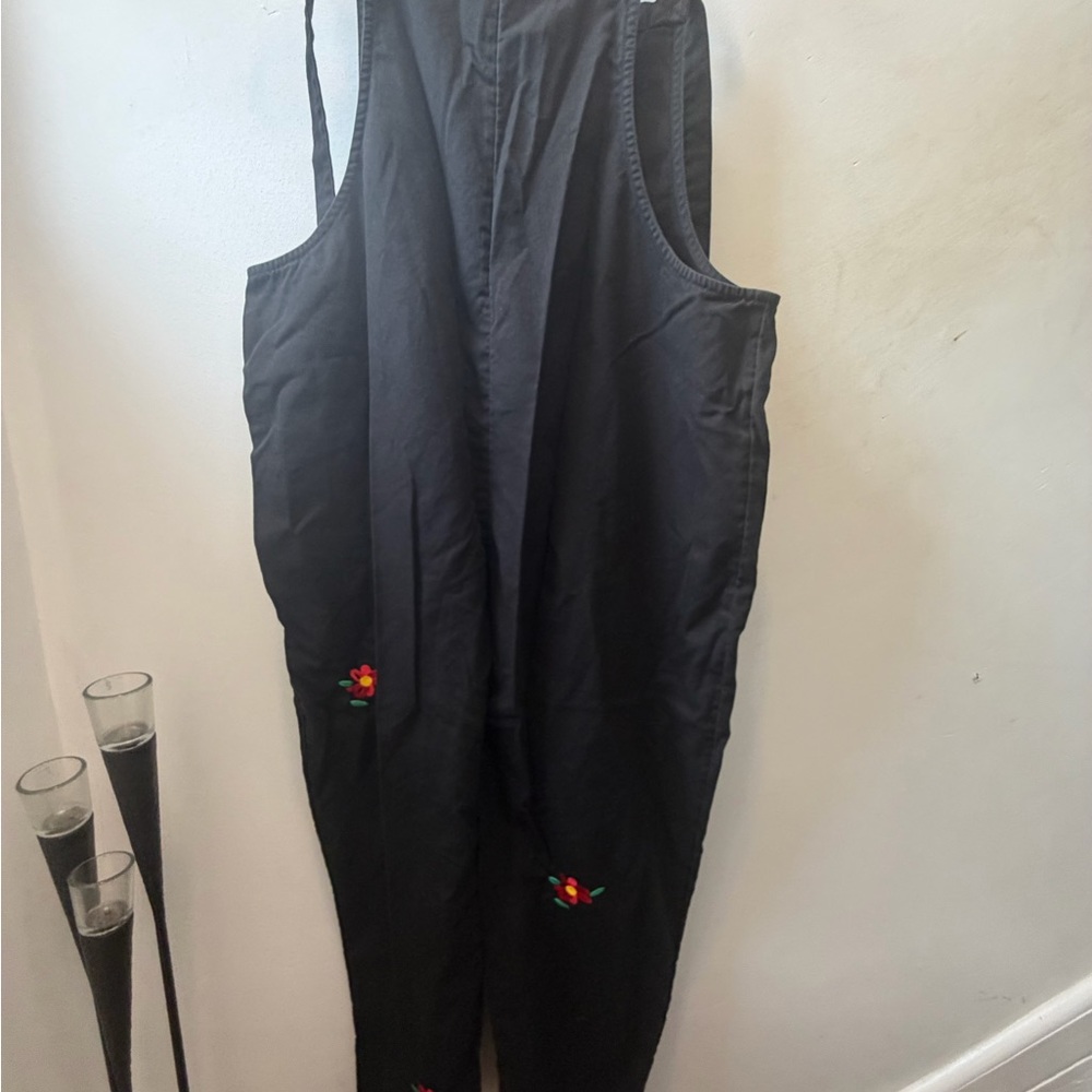 Lucy and Yak size 16 black dungarees w/red embroidered flowers - Picture 3 of 6